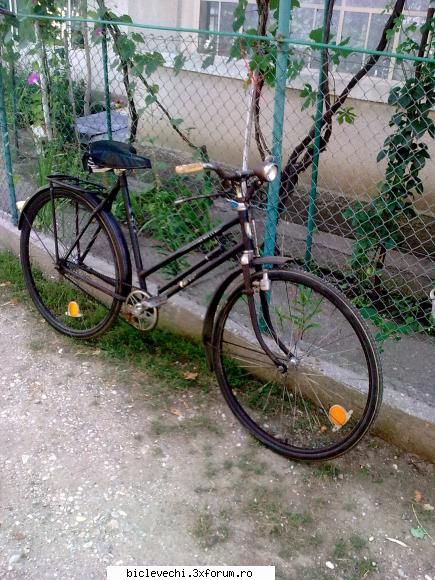 bicla mea carpati din 1966,o am de 2ani,inca are vopseaua patina timpului :hi: carpati 1966