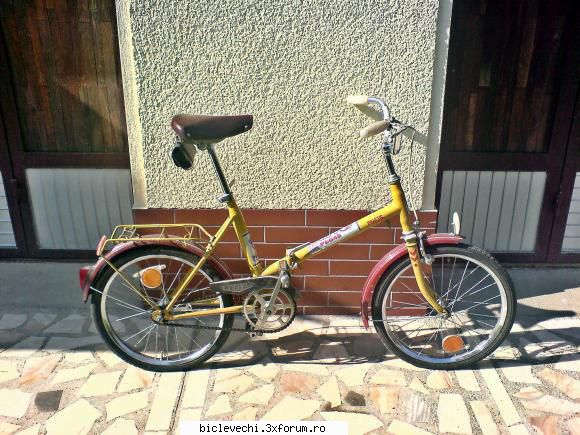 Pegas Camping, model 3120 - un alt model cu cadrul galben si cu aripile rosii - Pegas